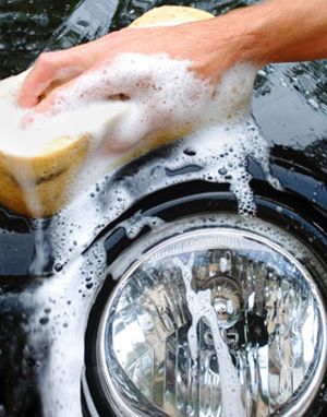 Lavage voiture avec du savon lustrant Megiar's